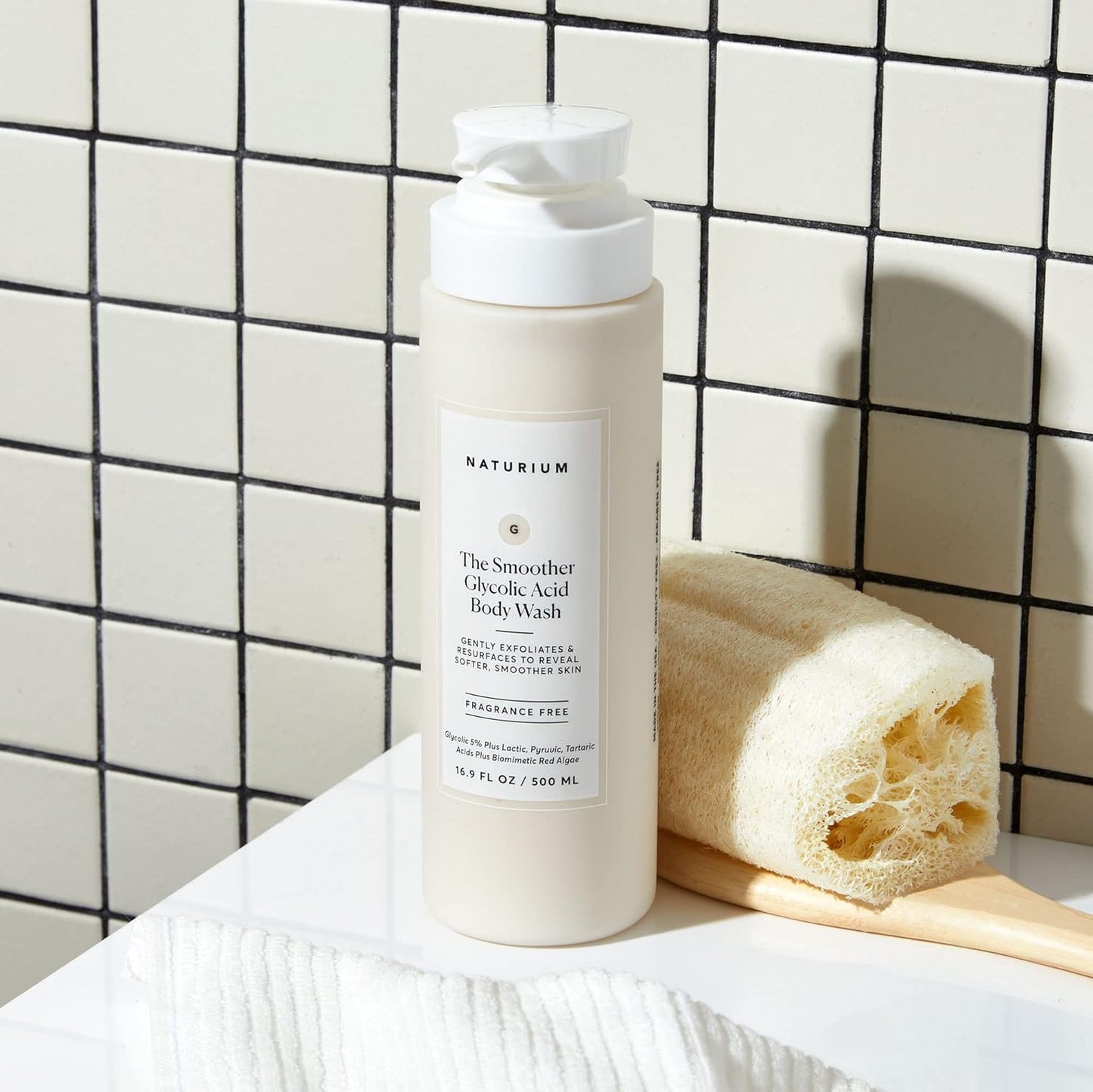 NATURIUM THE SMOOTHER GLYCOLIC ACID EXFOLIATING BODY WASH 500ML